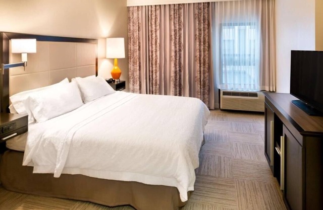 King Room Near Florida Realty Investments ORL