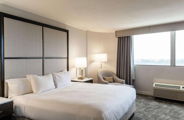 King Room Near Oak Lawn Ice Arena CHI