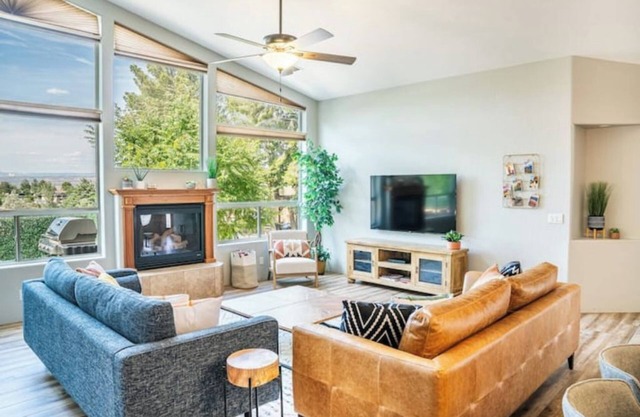 King Sized Retreat w/Hot tub, Peloton, Views - Close to Sedona!