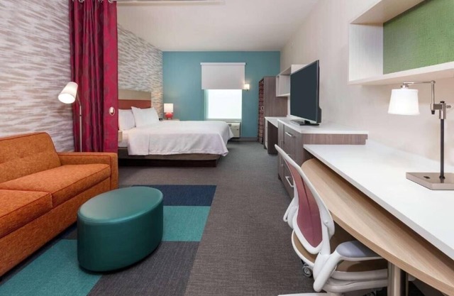 King Studio Suite Near Jungle Boys ORL