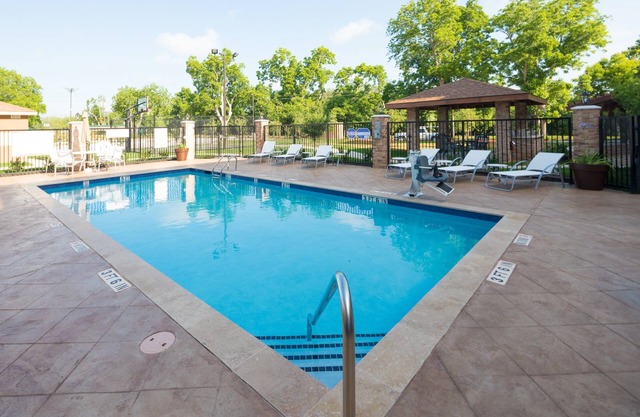 King Suite. Frühstück kostenlos. Aussen Pool. In der Nähe von Sea Center Texas!