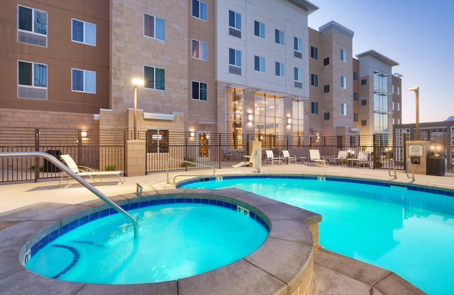 King Suite. Free Breakfast. Pool & Hot Tub. Gym. Great for Business Travelers!
