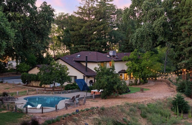 King Suite Honey Run Escape in Nature