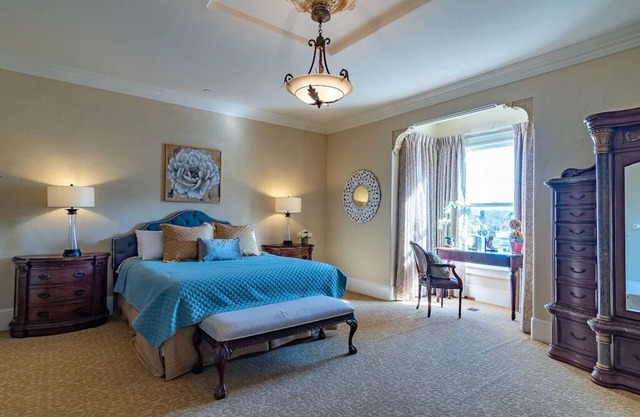 KING SUITE MINS MONTEREY CARMEL