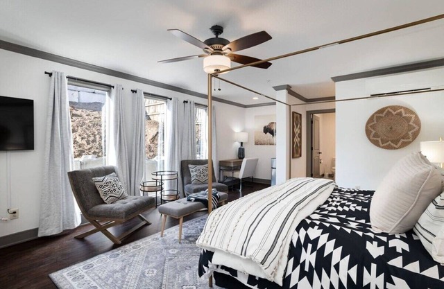 Park House on Main #1-King Suite