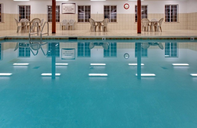 King Suite. Pool. Free Breakfast. Near Midway Village Museum!