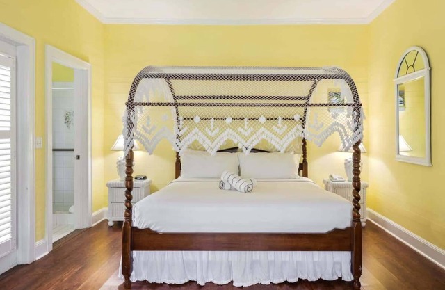 King Suite with Balcony - The James House