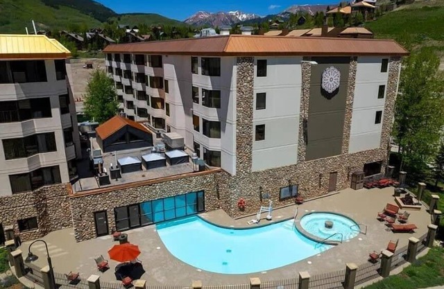 King Suite with a View, Pool, Hot Tub, Ski In/Out!