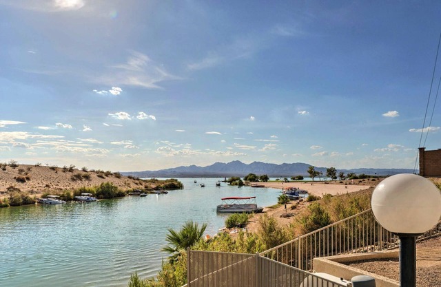 King Suites - Condo w/Beach Access, Water View & Pool