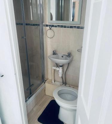 KingBedStudio-Parking-SouthLondon-TownCentre