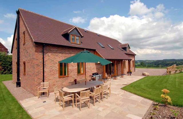 Kingfisher Cottage - sleeps 14 guests in 6 bedrooms