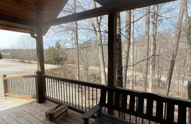 Kings Cabin on the edge of town only 1/2 mile from Current River !