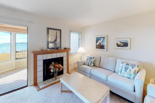 Kings Grant - 40058 Grant Dr #46