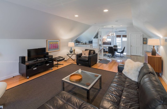 Kingston Carriage House Loft