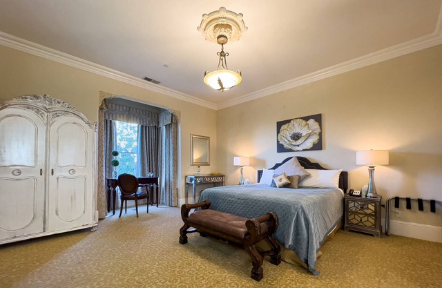 KINGSUITE in Mansion Mins to Beach Monterey Carmel