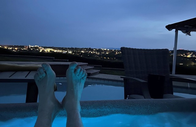 Kingsview Luxury above the city 1 King Bed 2 Queen beds