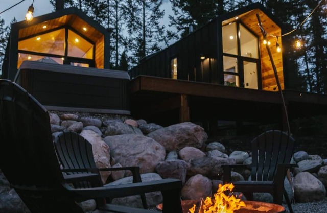 Kintla - Dual Tiny Homes Close To Glacier, Skiing - Hot Tub - Scenic Views