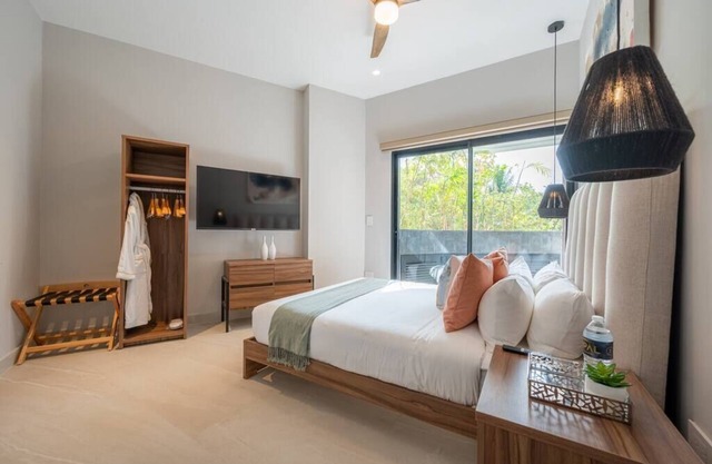 Kippal Tópacio | Luxurious 2-Bedroom Apartment