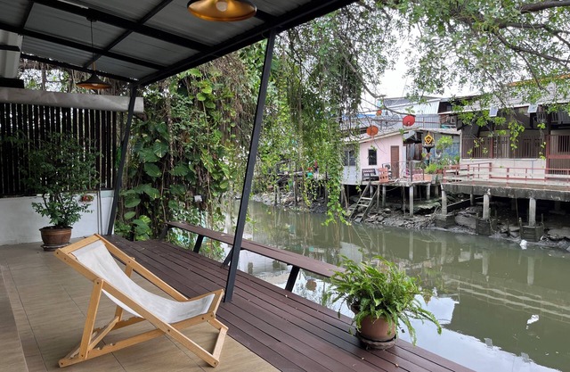 Kirin Riverside Homestay with 1 bedroom and AC, WiFi in Bangkok