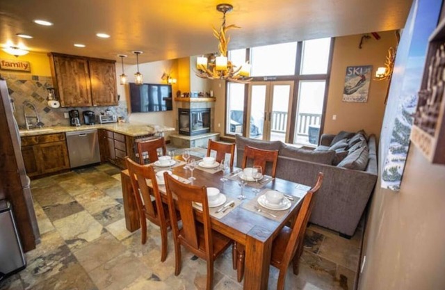 Kirkwood Mountainside Cabin, Deck with Views, Walk to Lifts!