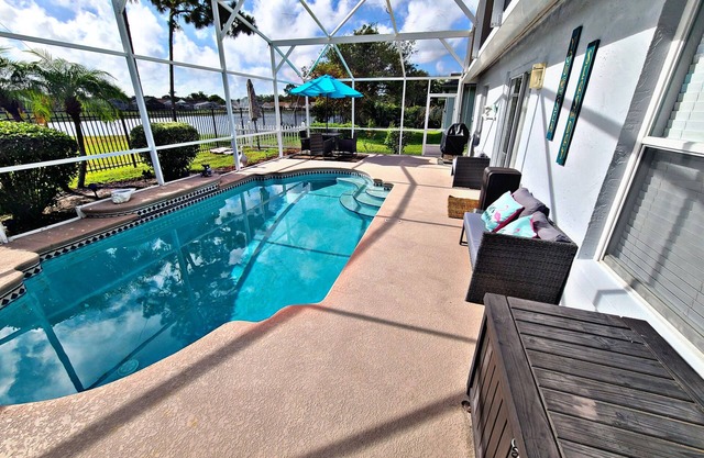 Kissimmee 3 bedroom with private pool 10 mints to Disney
