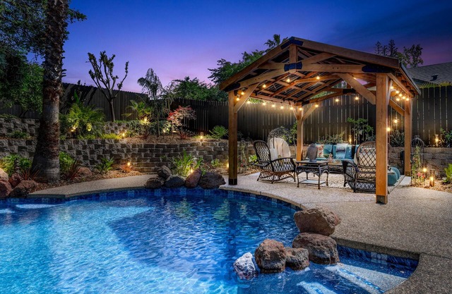 Kissing Turtle Lagoon🐢🌴 Pool, spa, fire pit, grill, games! Great location!!!