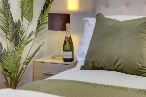 Kist Accommodates - Stylish Headingley Apartment - Parking - 500 mps WIFI