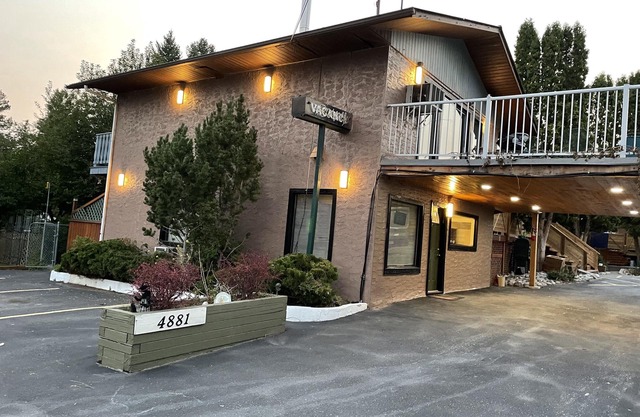 Kitchenette room in beautifulRadium Hot Springs