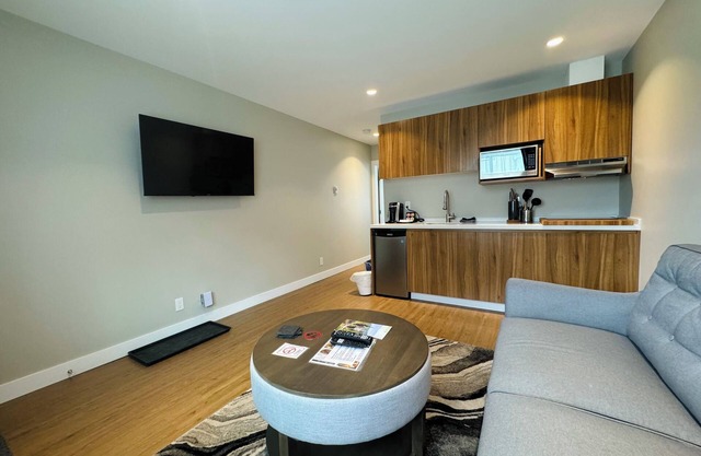 Kitimat River Motel & Suites