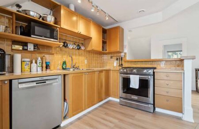 Kitsilano Home Away from Home!