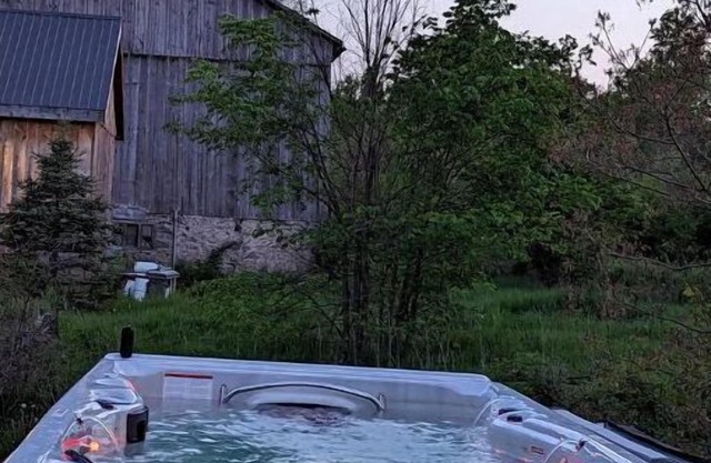 KJ's Farmhouse w/SwimSpa Retreat