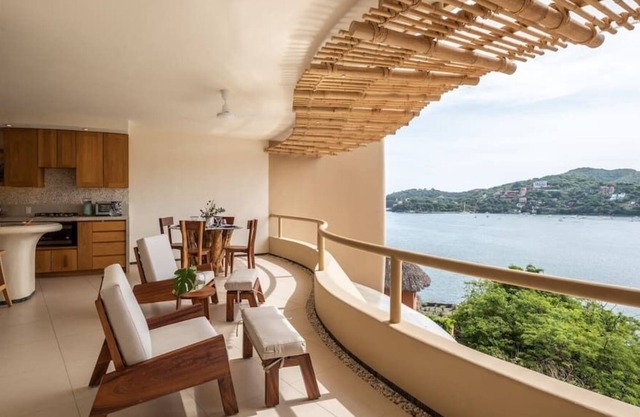 KK 301 Villa, Modern and new condo in Zihuatanejo