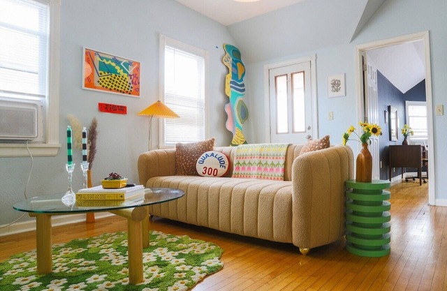 KK Upper · 2BR Sunny Upper in Prime Bay View - w/ Parking