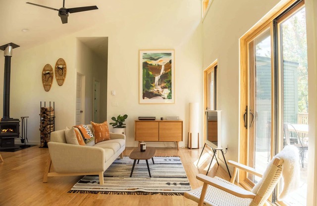 Knickerbocker Knoll: Tranquil + Modern w/ Hot Tub