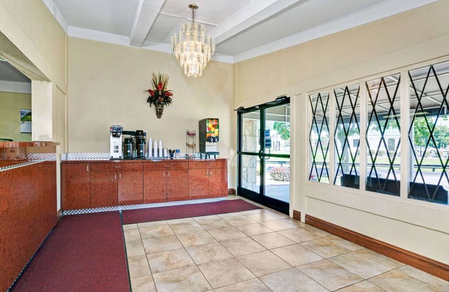 Knights Inn Charleston