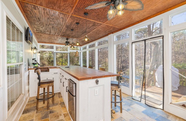Knot Salty, Just Fun: Home Theater, 2 Bars, OutdoorFireplace, Large Beds & More!