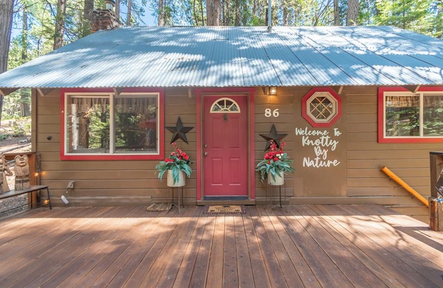 Knotty by Nature - Adorable Cabin on Private Road with Firepit! (winter only)