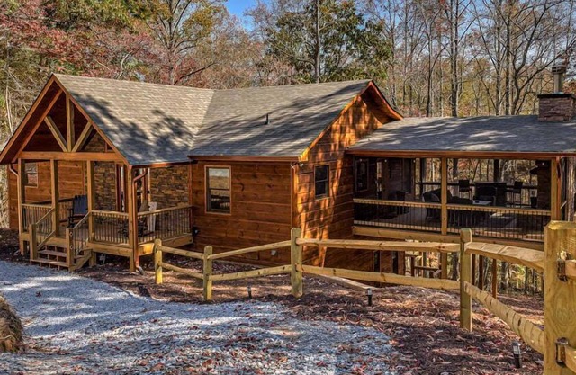 Knotty Dreams - Pet Friendly | Screened In Party Porch | Hot Tub