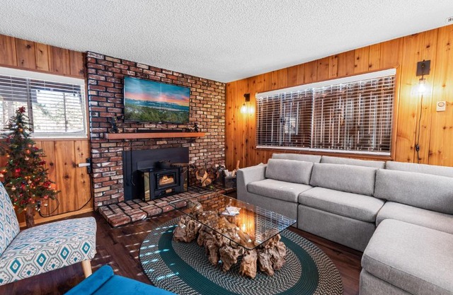 Knotty Hideaway - THE PERFECT BIG BEAR EXPERIENCE!