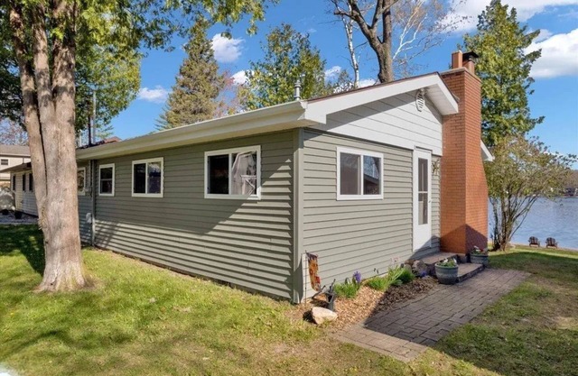 Knotty Nook - Lakefront with Sandy Beach 3 Bed with pullout couch 1 Bath