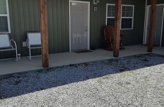Knotty Squirrel Unit 4 Multibedroom Suite