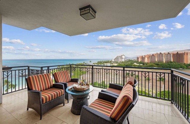 Panoramablick auf das Meer und den Sonnenuntergang Penthouse 10. Etage Beach Villas Luxury Condo
