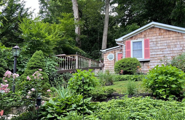 Kokomo Cottage, Cozy Beach Town Bungalow