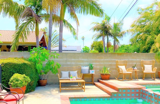 KokoMo's Beach House with Pool