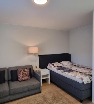 Kompakti yksiö numero 4 pienkerrostalossa