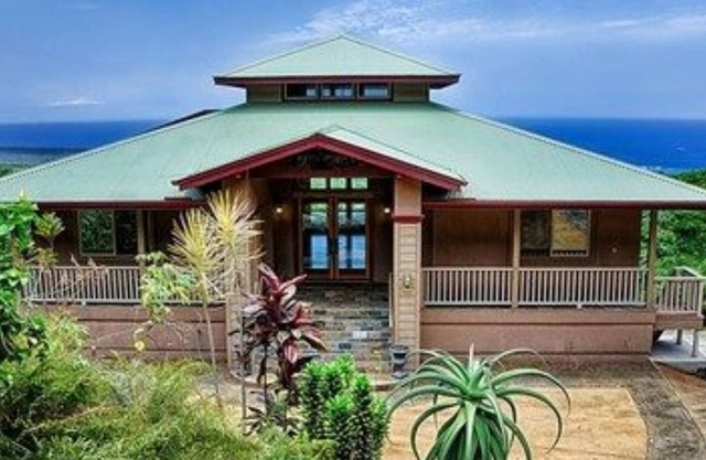 Kona Palace in Captain Cook