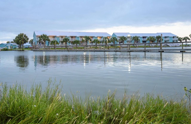 Kontiki Waterfront mit erstaunlichen Annehmlichkeiten!