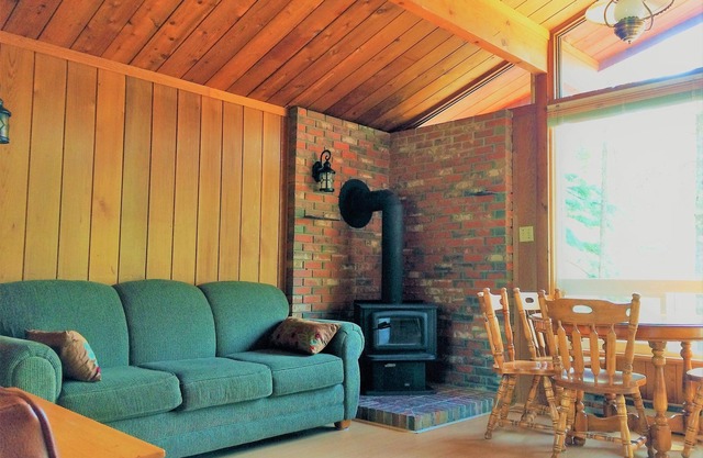 Kootenay Lakehouse-COTTAGE-680 'Beach, Dock & Firepit-4 ac flaches Land an der Bucht