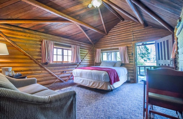 Kootenay Park Lodge