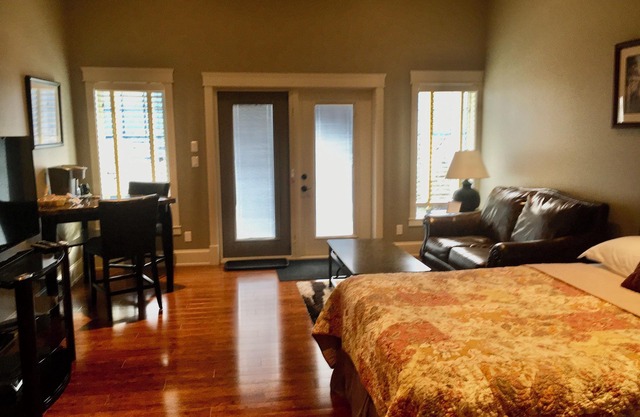 Kootenay Wild Guest Suites - West Arm Suite